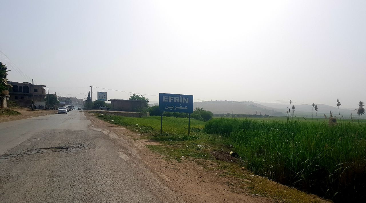 تحت تهديد السلاح.. عنصر في "ال...