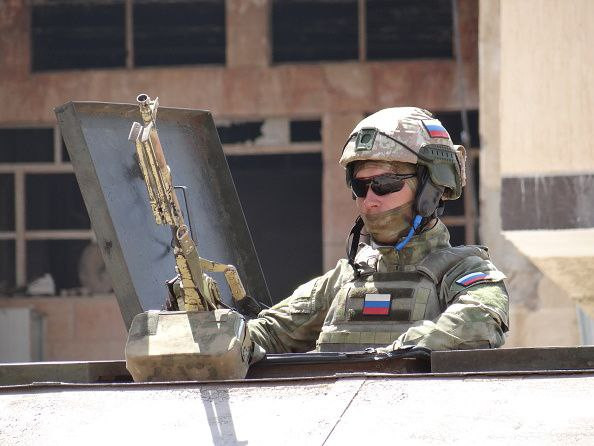 أنباء عن إصابة أربعة أشخاص روس...