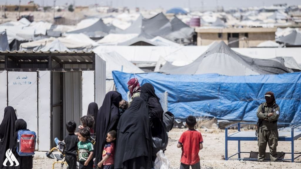 "قسد" تسلم 14 مواطنا كنديا من...