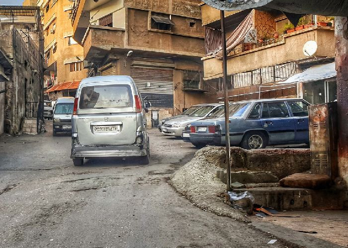 أكبال الكهرباء في الشوارع بركن...