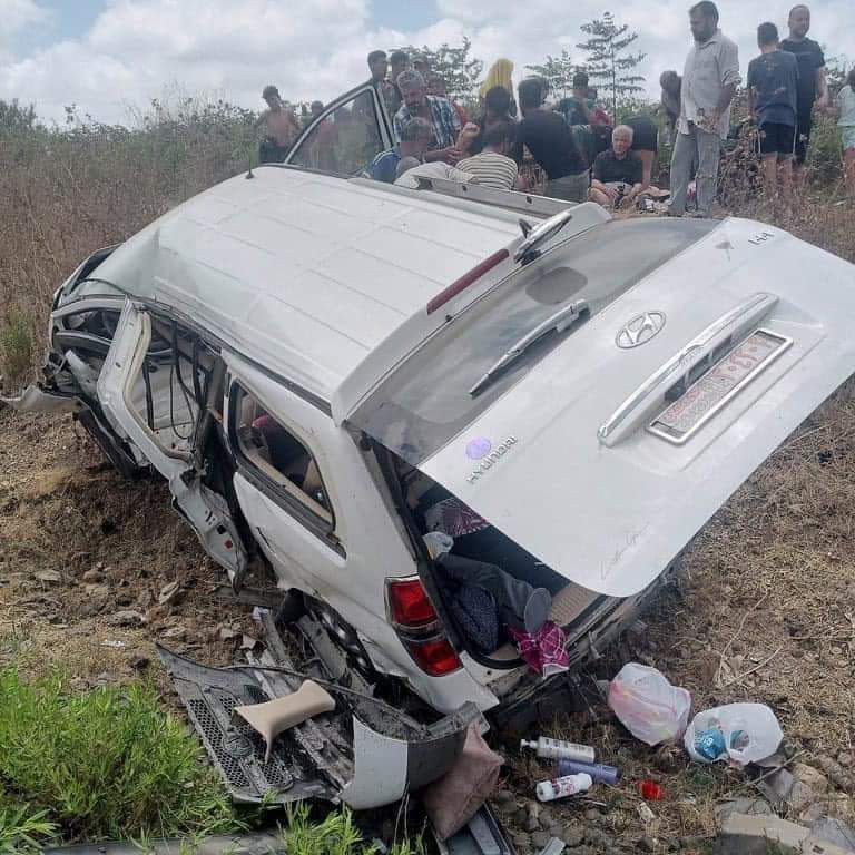 بالصور.. جرحى في حادث اصطدام ق...