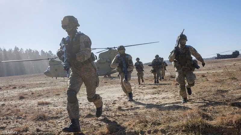 التحالف يعتقل ثلاثة أشخاص في إ...