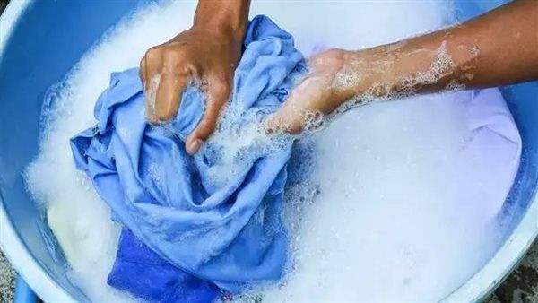 السيدات يتجهن إلى الغسيل "على...