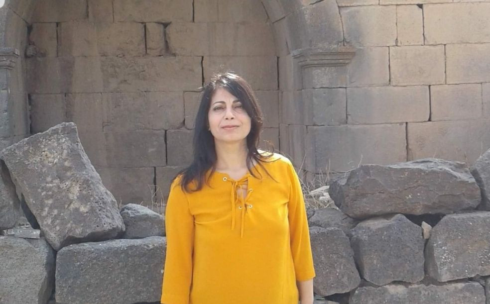 سيدة مهتمة بالآثار تكشف من قلب السويداء: بيع موقع أثري لإقامة أبراج بدلا عنه (صور)