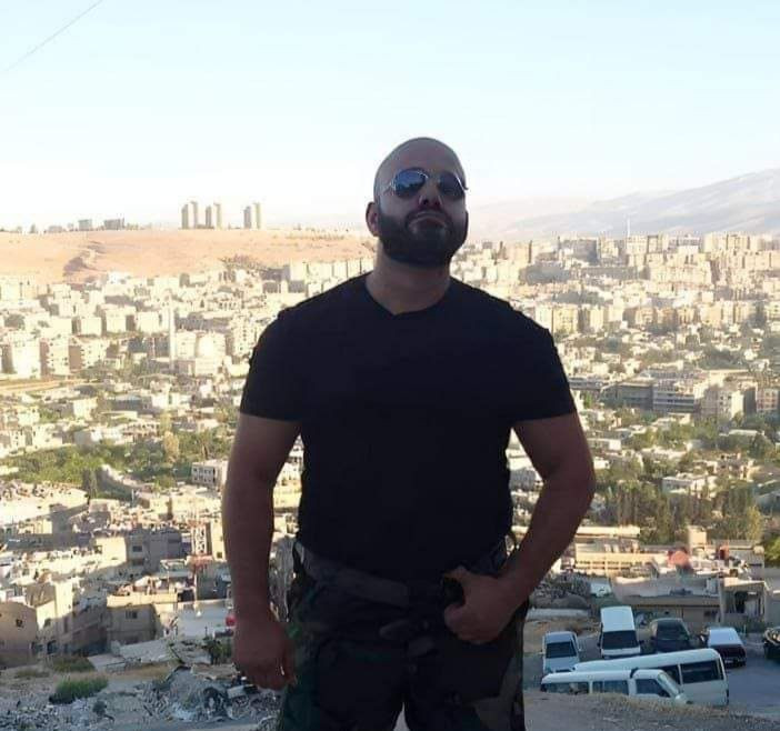 عنصر بقوات النظام يقتل سائقا ب...