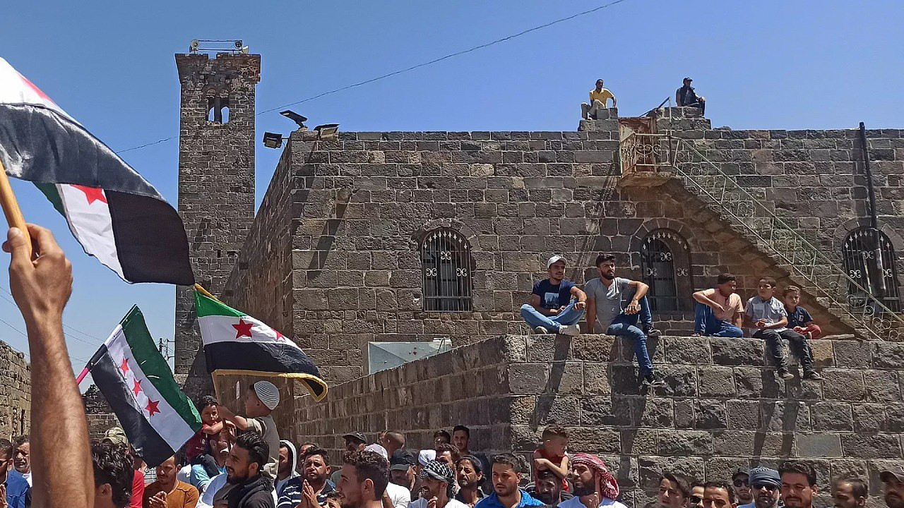 صحيفة روسية توبخ "الأسد" وتصف...