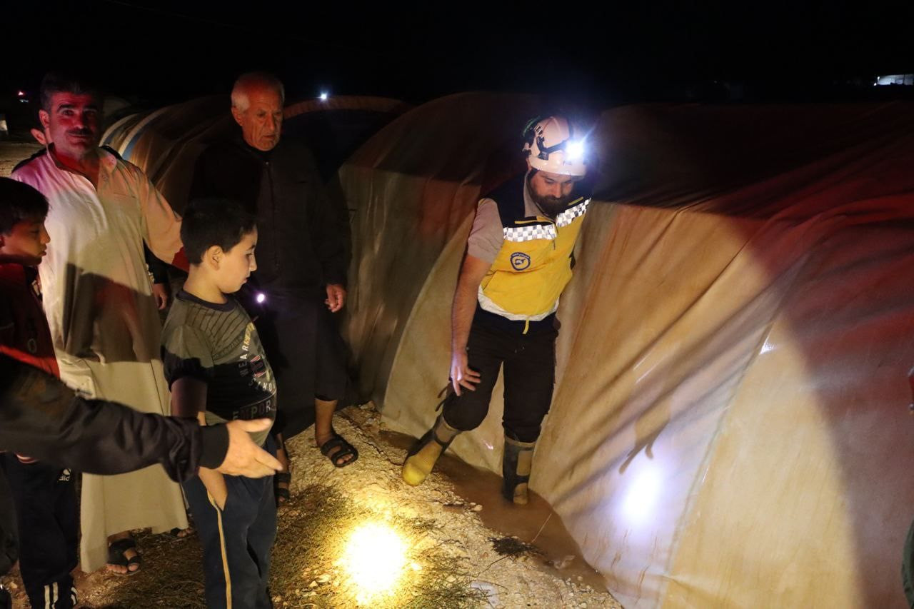 مع أول هطول مطري.. خيام النازح...