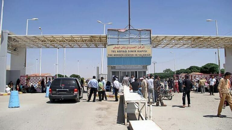 تركيا تُرحّل 20 لاجئاً من ولاي...