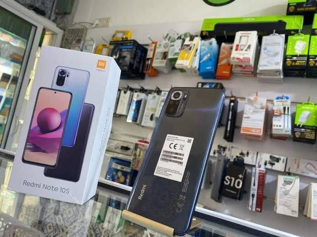 "الجمركة" ترفع أسعار الموبايلا...