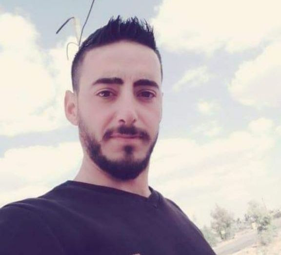 هجوم على حافلة للمتظاهرين في ا...