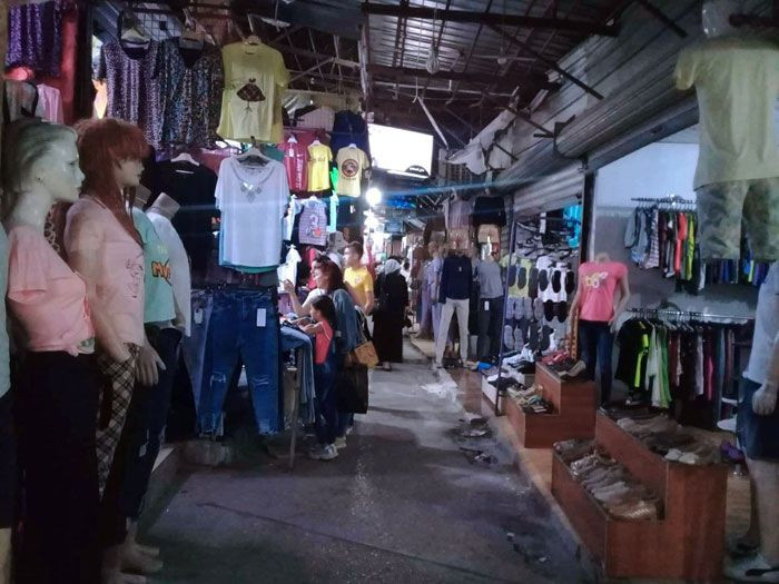 ركود يصيب أسواق الملابس في طرط...