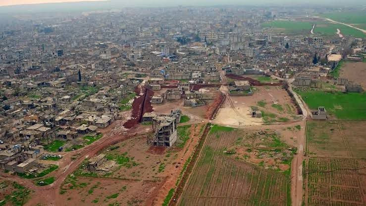 "قسد" تعتقل سبعة أشخاص في عين...