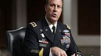 جنرال امريكي يزور قواعد بلاده...