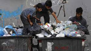 نبش القمامة مشكلة تؤرق السكان...