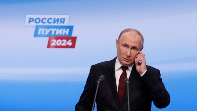 الوفد الذي أرسله النظام لمراقب...