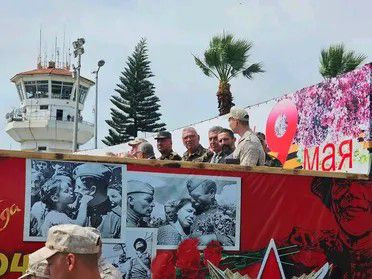 اللاذقية.. الجنود الروس يحتفلو...