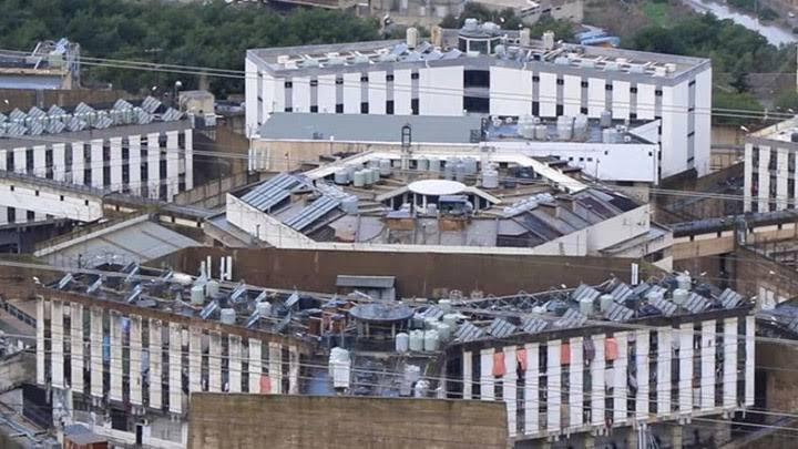 لبنان يضع خطة لإعادة عدد من مح...