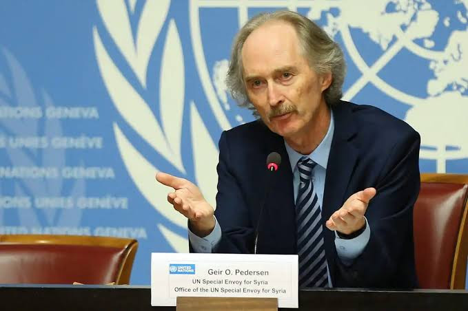 بيدرسون يبحث مع الخارجية الامر...