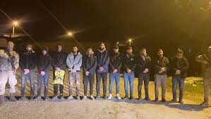 الجندرما التركية توقف 11 سوريا...