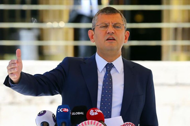 زعيم حزب الشعب التركي يطالب أر...