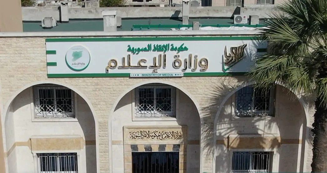 "حكومة الإنقاذ" ترد على المزاع...