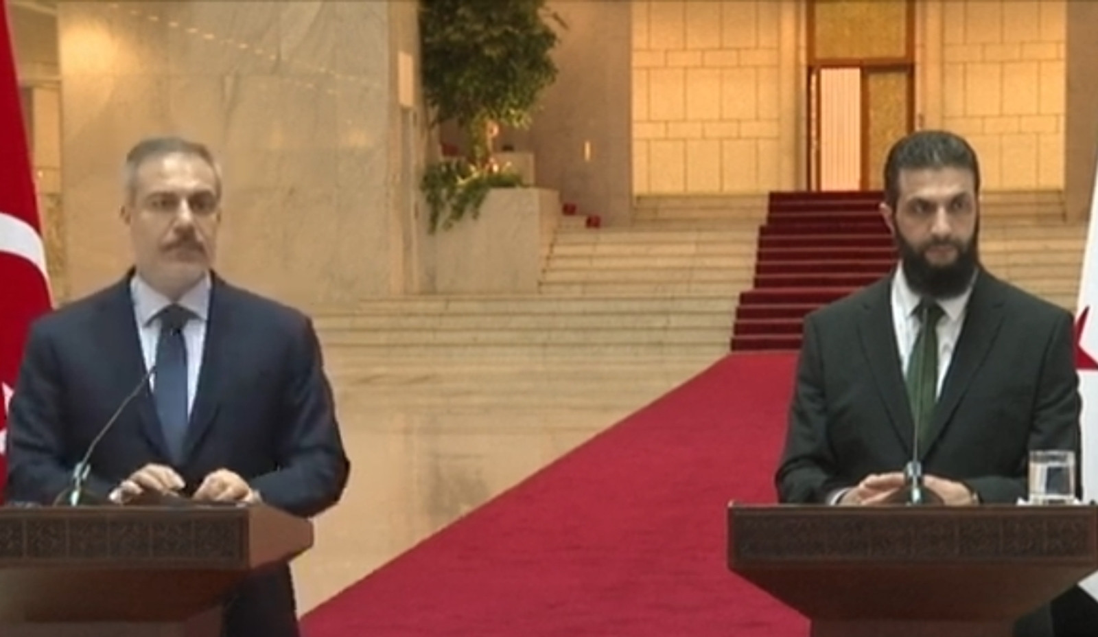 الشرع وفيدان يناقشان تعزيز الع...