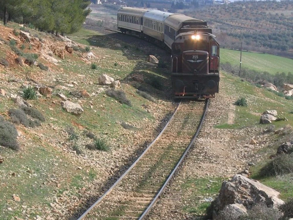 انطلاق أول قطار من حلب إلى دمش...