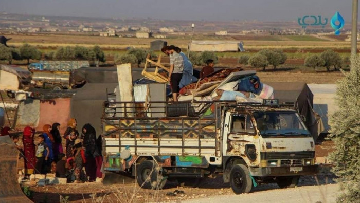 إدلب.. أهالي "كفروما" ينزحون م...