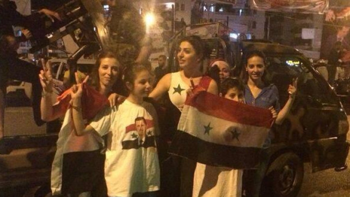 مدرسة جامعية تشبح للنظام وتحرض...