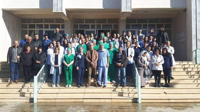 كادر طبي بالسويداء يحتج بعد اخ...