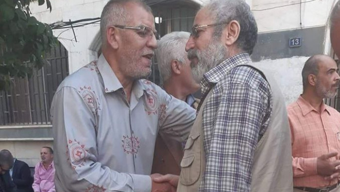 النظام يفرج عن فلسطيني من مخيم...
