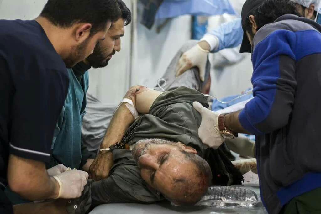 عشرة شهداء بقصف جوي على حلب