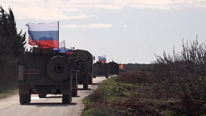 روسيا تسير دورية عسكرية غربي منبج و"قسد" تستمر باعتقال الشبان في الرقة