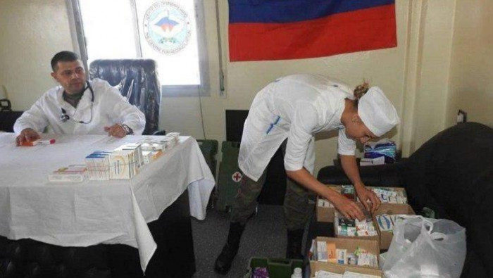 فريق طبي عسكري روسي يبدأ عمله...