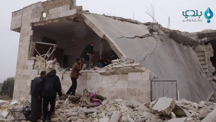 استشهاد 12 مدنيا بإدلب بقصف لل...