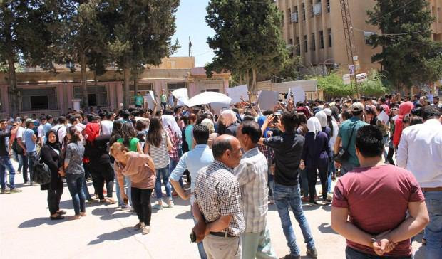 الأهالي يتخوفون من "فخ" نقل ال...