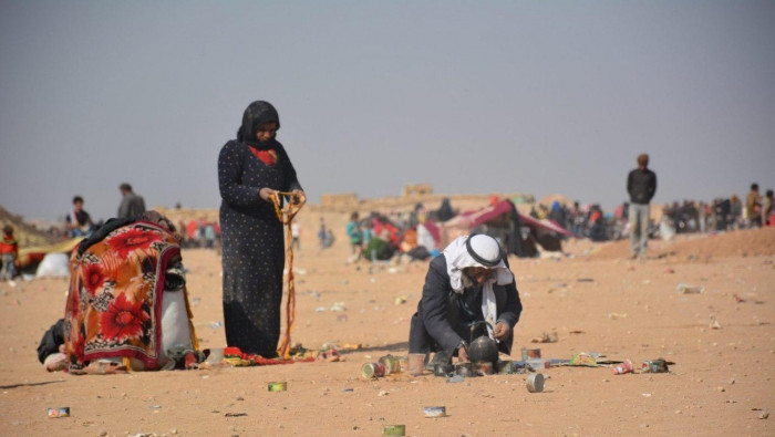 معاناة مستمرة.. "قسد" تحتجز 15...