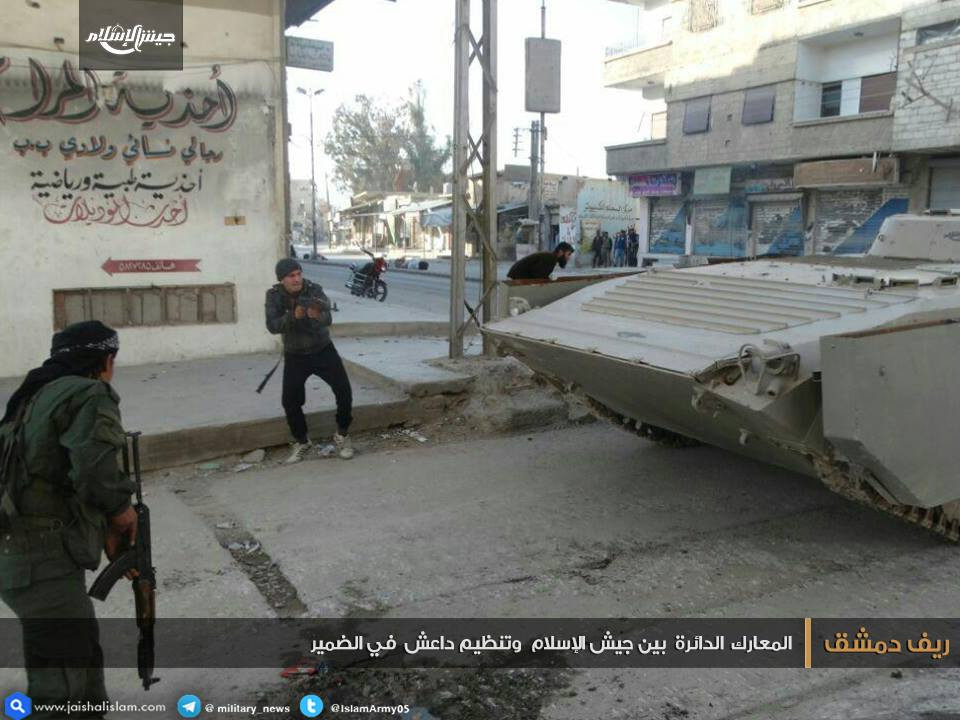 جيش الإسلام يأسر مجموعة مقاتلي...