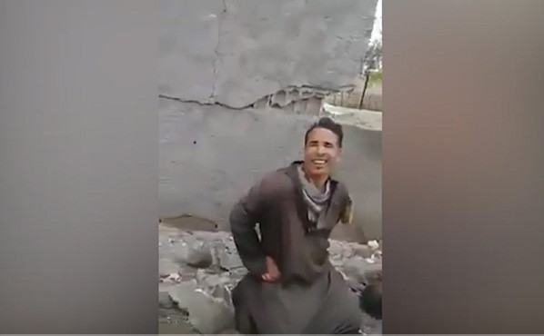 بالفيديو.. "ب ي د" يعدم مدنيا...