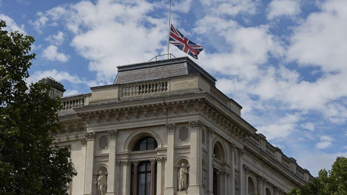 بريطانيا: لا ننوي إعادة فتح سف...