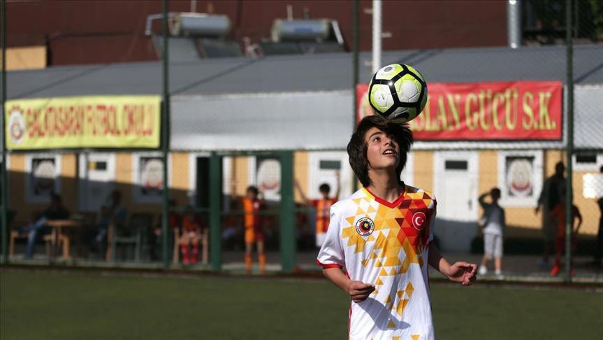 ميسي تركيا .. لاجئ سوري يحلم ف...