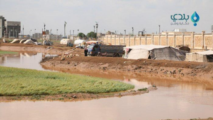 توزيع 58 خيمة جديدة على النازح...