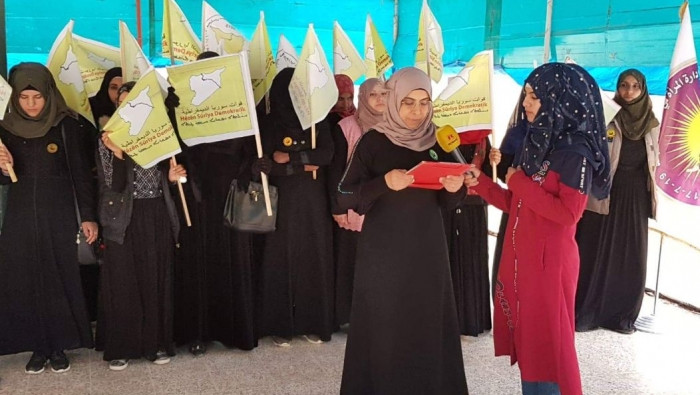 "قسد" تجبر موظفيها على الخروج...