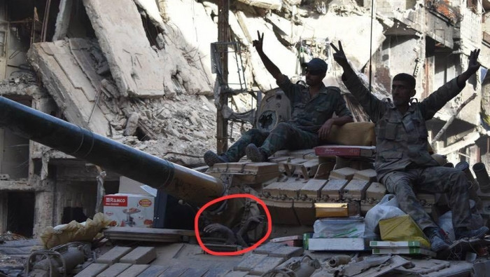 الشبيحة يتفاخرون بتعفيش "اليرم...