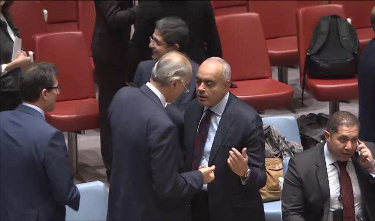 وكالة: السيسي سيرسل قوات مصرية...