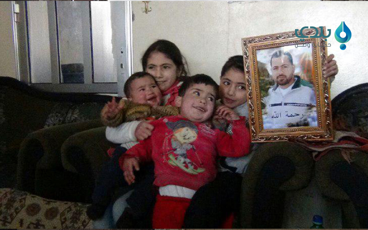 على كرسي متحرك.. "أم حسن" تلاح...