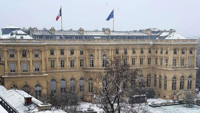 باريس تدرس إعادة فرنسيين منتمي...