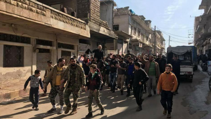 مظاهرات شعبية طالبت الفصائل ال...