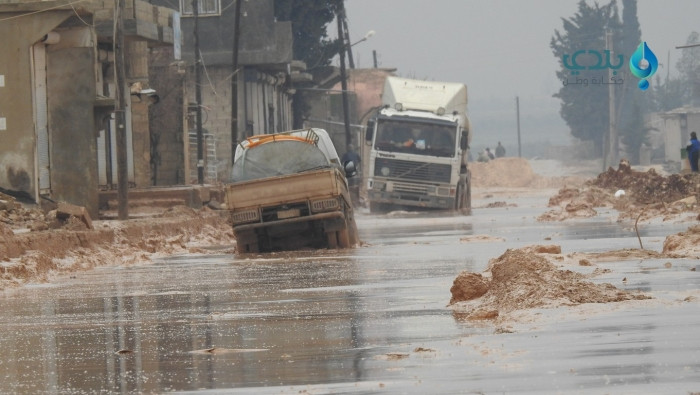 معاناة كبرى للسائقين في طريق ح...