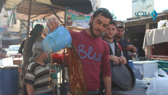 الغلاء والخوف من القصف يسمان أ...